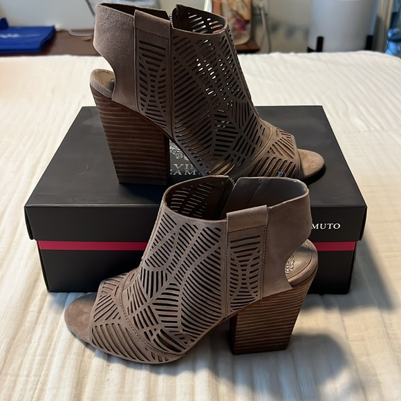 Vince Camuto style Kimora heeled sandals - Picture 3 of 4